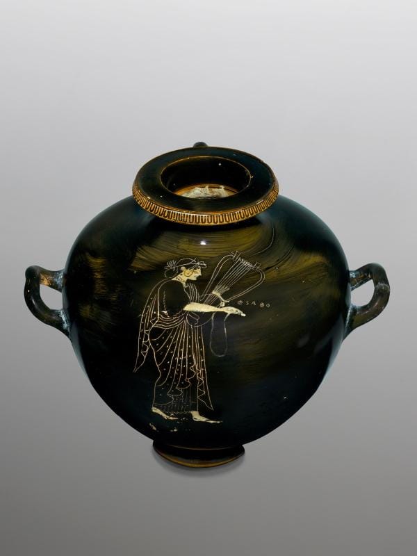 Ancient black-glaze kalpis depicting Sappho with a barbitos